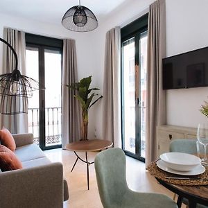 Chiqui And Vicente Suite Apartments